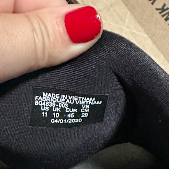 Nike Men’s Off Court Slide all black sandal slip-on foam footbed Sz 11 45 - Picture 2 of 3